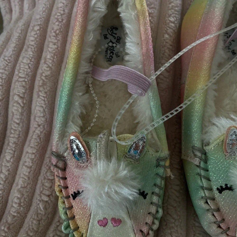 Self Esteem Capricorn footwear
